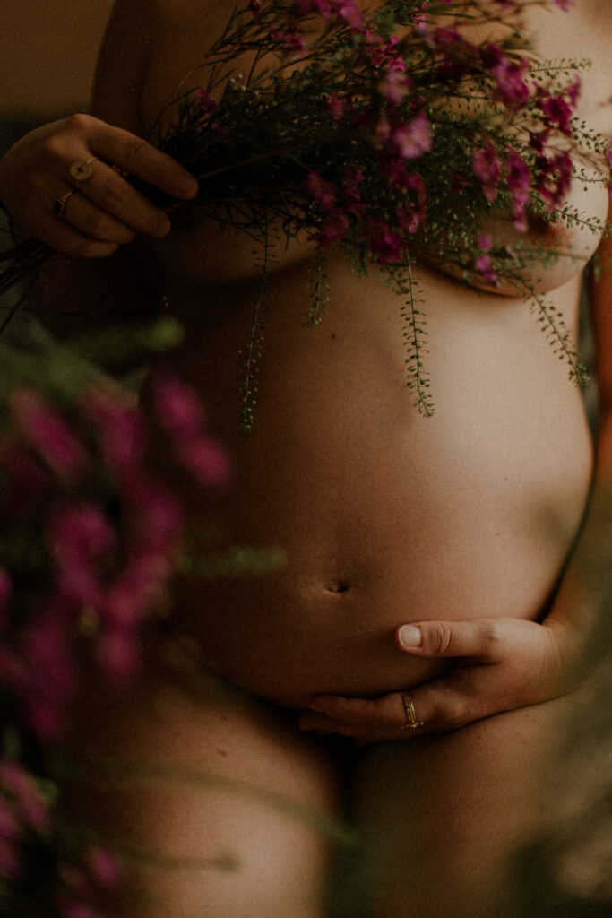 Photogaphe Maternite Grossesse à Nancy poésie et naturel